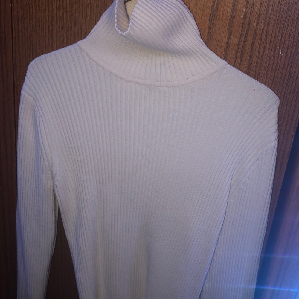 offwhite turtleneck